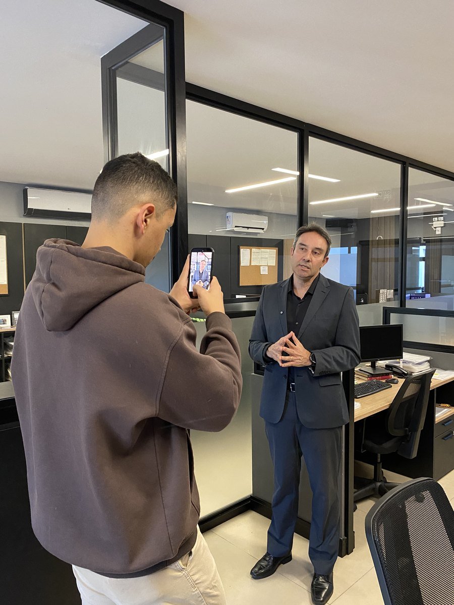 Thiago produzindo conteúdo com advogado